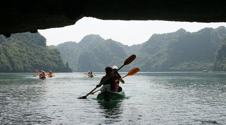 Abseits der üblichen Touristenrouten entdecken Sie spannende Höhlen wie die 100 Meter lange "Dark Cave"