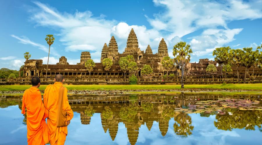 Angkor Wat mit Mönchen