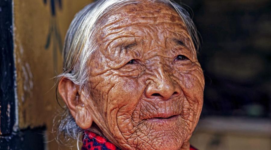 bhutanische alte Frau
