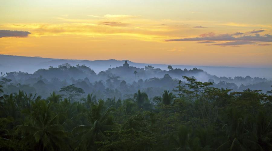 Der Borobudur im Sonnenaufgang