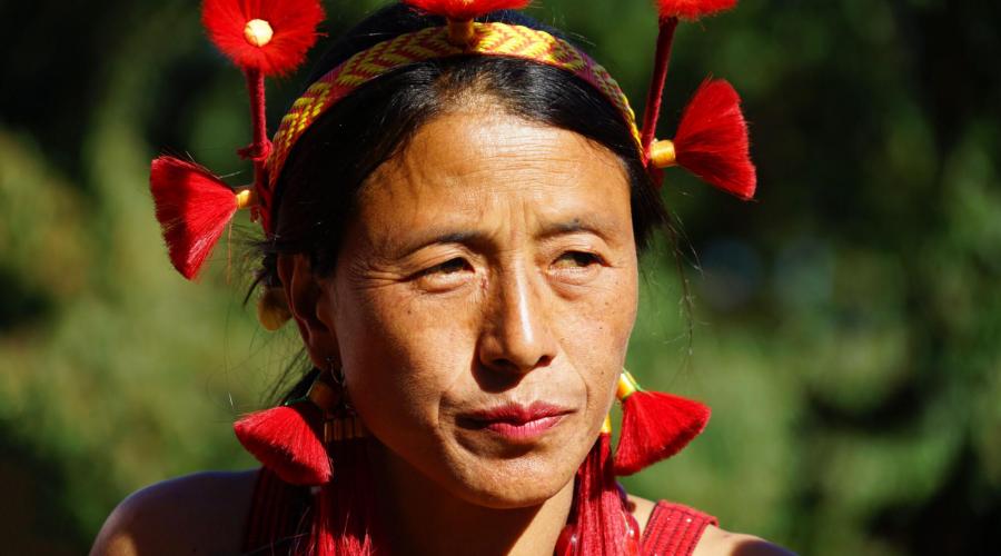 eine Sumi Stammesfrau im Nagaland auf dem Hornbill Festival