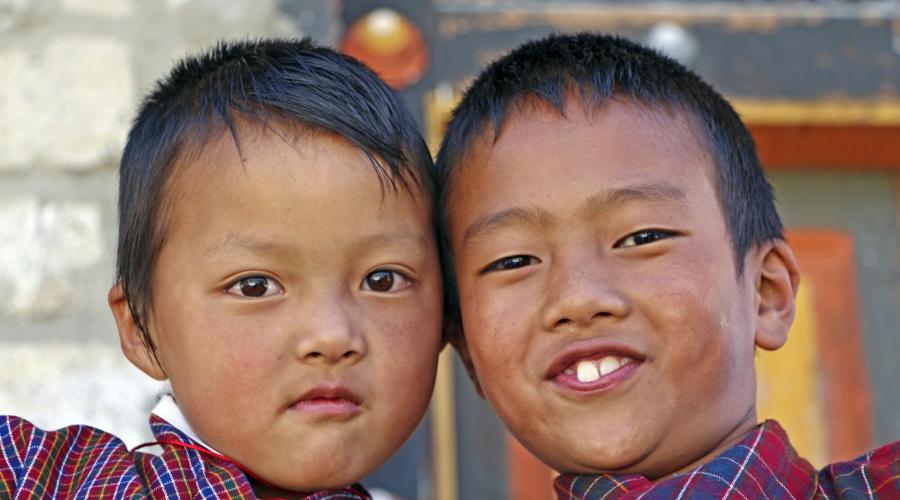 glückliche kleine Bhutaner