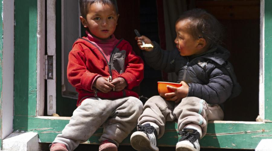 Kinder zwischen Namche Bazar und Lukla