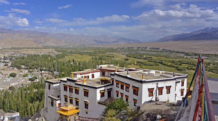 Kloster Spituk, Blick ins Industal nach Südosten