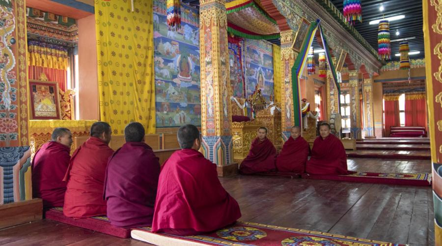 Mönche im Tango-Kloster (Tago Dorden Tashi Thang), 14 km von Thimphu
