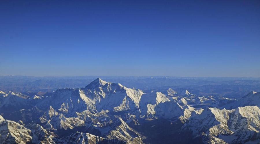 Panoramaflug zwischen Bhutan und Nepal: Mount Everest
