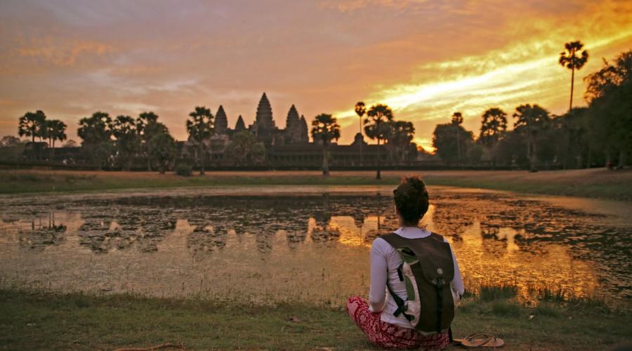 Sonnenaufgang vor dem Haupttempel von Angkor Wat