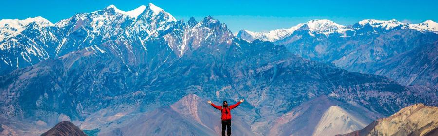 Stolzer Wanderer im Annapurna-Gebiet