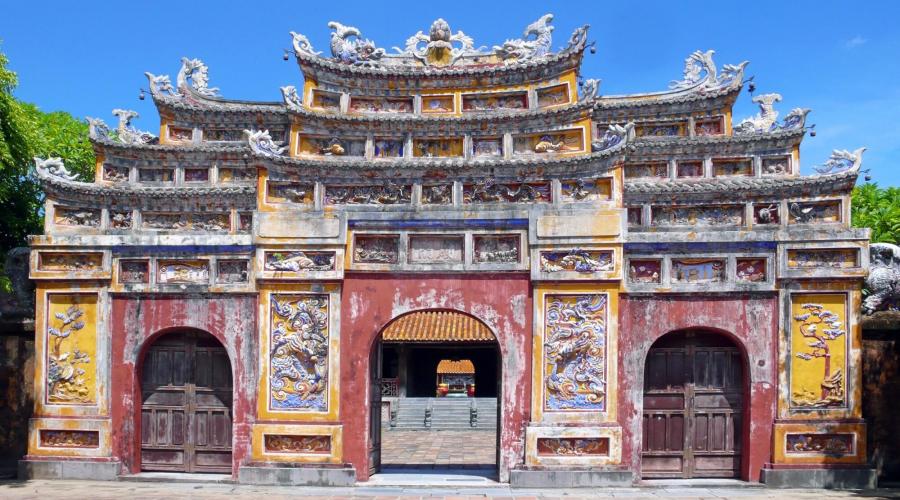 Tor zum Phung-Tien-Tempel in der Kaiserstadt in Hue