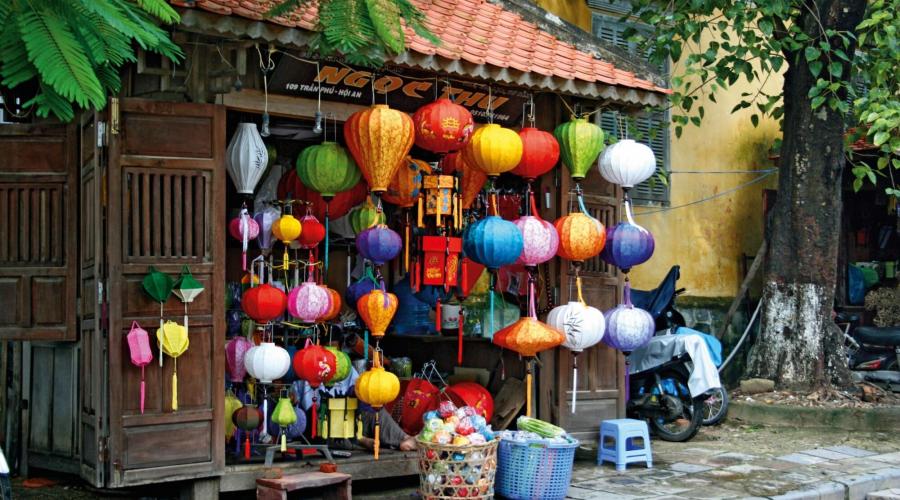 traditionell handgefertigte farbenfrohe Lampen in Hoi An