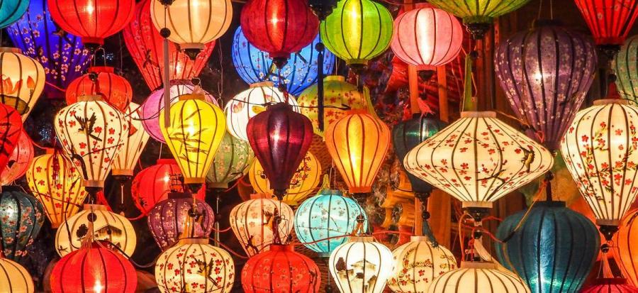 Viele bunte Lampions in Hoi An