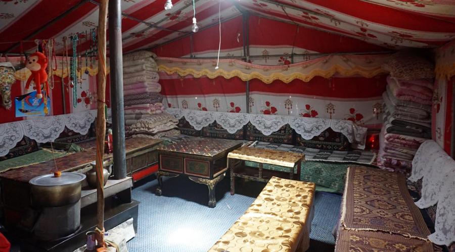 Zeltlager mit Übernachtungsmöglichkeiten am Mount-Everest-Basislager