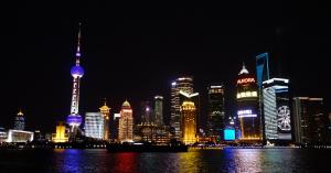Skyline von Shanghai bei Nacht